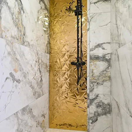 With Jacuzzi On Rooftop Appartement