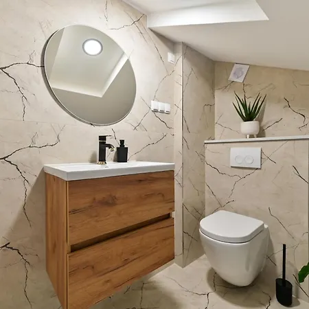 With Jacuzzi On Rooftop Appartement