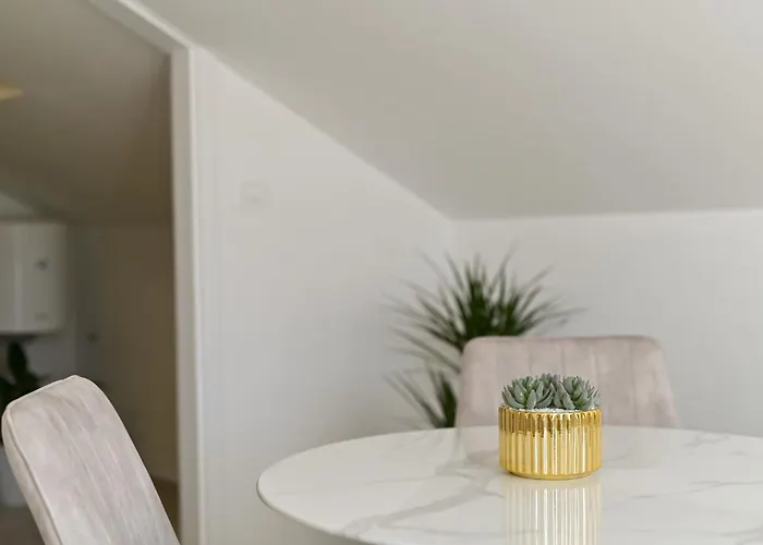 With Jacuzzi On Rooftop Appartamento Traù