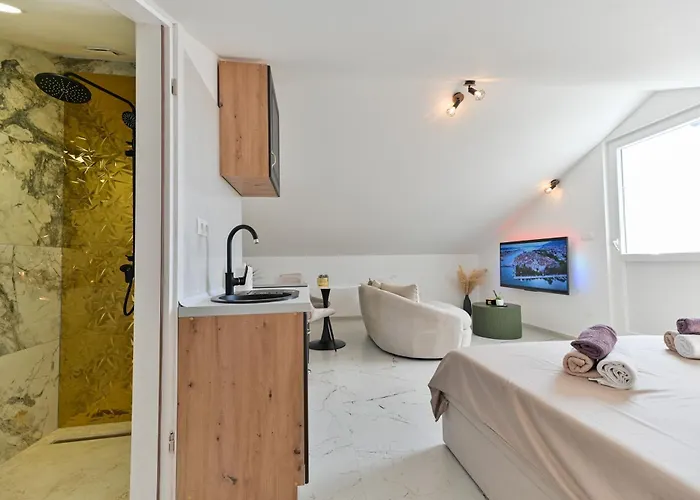 With Jacuzzi On Rooftop *