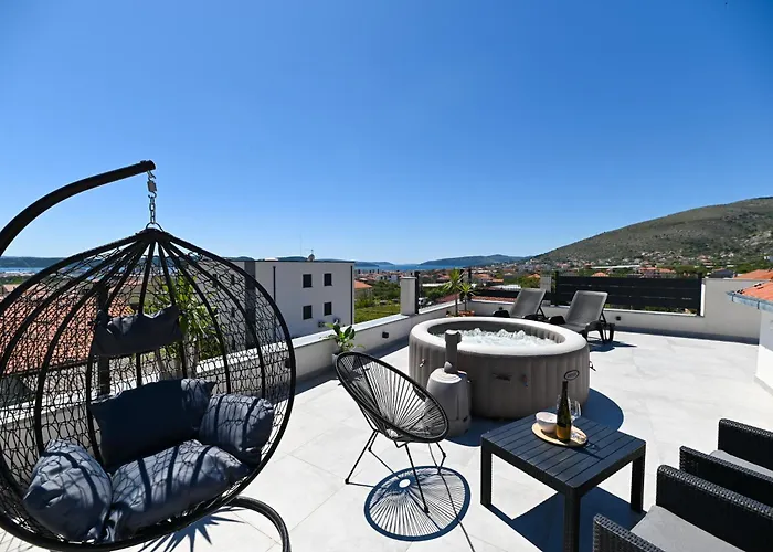 Appartamento With Jacuzzi On Rooftop Traù