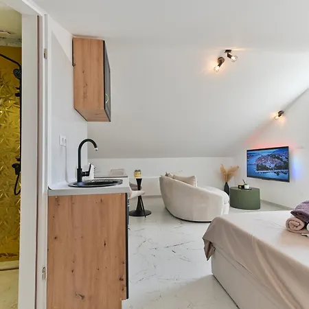 With Jacuzzi On Rooftop *