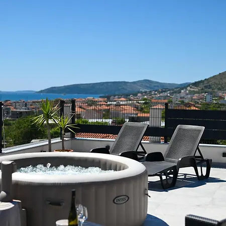 With Jacuzzi On Rooftop Lejlighed Trogir