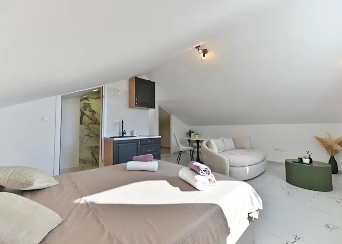 With Jacuzzi On Rooftop Appartement Trogir